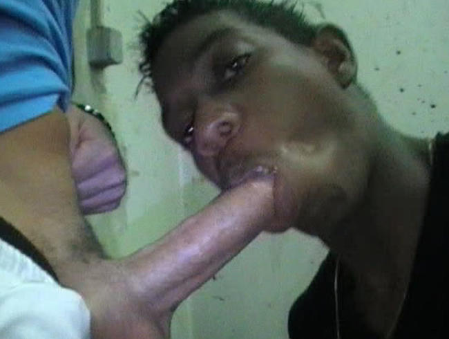 31 Ebony twink suck muy cock in my car and i fuck him in a public parking for fun